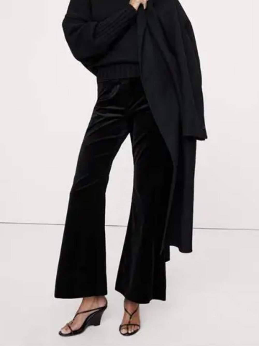 NEW!!!! Banana Republic Black Velvet Modern Flare Mid-Rise Dress Pants 2P